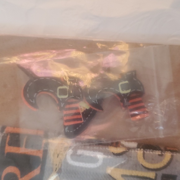 🎃 3 pack Halloween gift set (wall decor, dish towel, stickers) - Picture 3 of 5